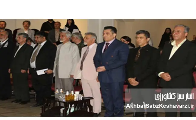جمعی-از-فرهیختگان-حاضر-در-همایش
