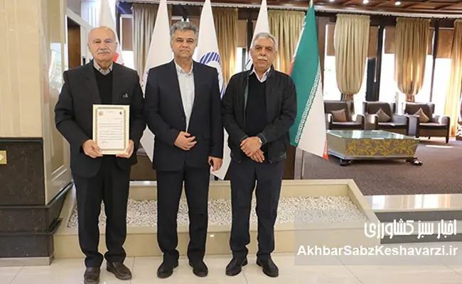 تجلیل-از-سرمایه‌های-ماندگار-بانک-کشاورزی-در-یک-هم‌اندیشی-ملی-8