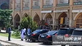 عبور خودروهای طالبان از میدان نقش‌جهان 