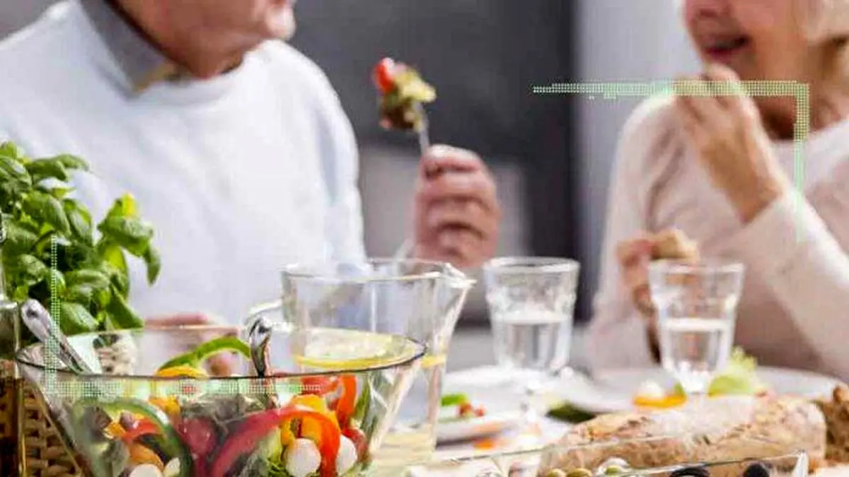 تغذیه مناسب افراد بالای ۶۰ سال چیست؟
