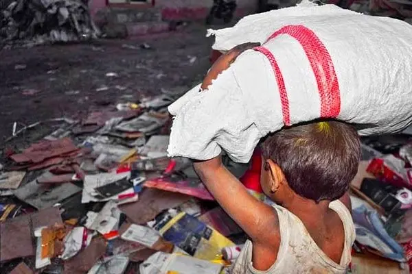 کودک کار قربانی فقر است

