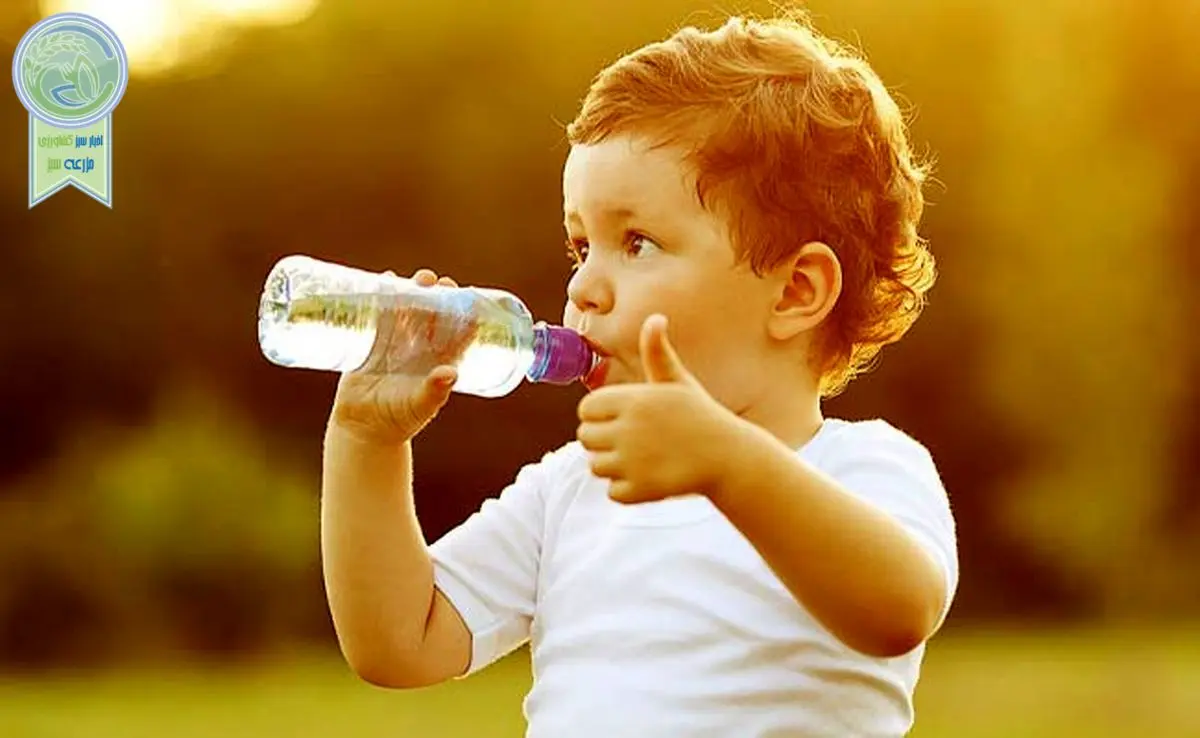 نوشیدن آب گرم چه کمکی به بدن می‌کند؟

