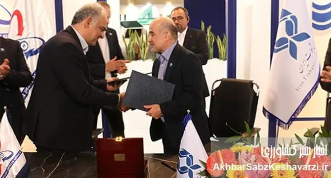 امضای توافقنامه همکاری بین سازمان شیلات ایران و گروه آریا پلاست ماشین برای توسعه قفس‌های معیشتی در شش استان محروم+ عکس