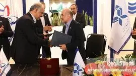 امضای توافقنامه همکاری بین سازمان شیلات ایران و گروه آریا پلاست ماشین برای توسعه قفس‌های معیشتی در شش استان محروم+ عکس