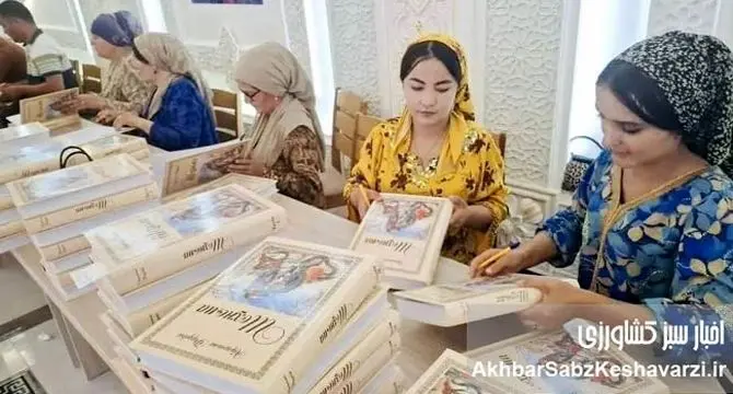 توزیع رایگان شاهنامه فردوسی در تاجیکستان:  گامی بزرگ برای هویت ملی+ عکس