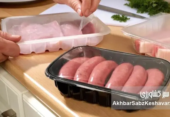 آیا فریز کردن «سوسیس و کالباس» مجاز است؟ راهنمای جامع نگهداری + توصیه‌های طلایی