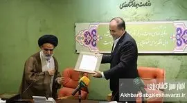 لوح تقدیر اقامه نماز به وزیر جهاد کشاورزی؛ پرسنل دولت قبل هم نمازخوان بودند