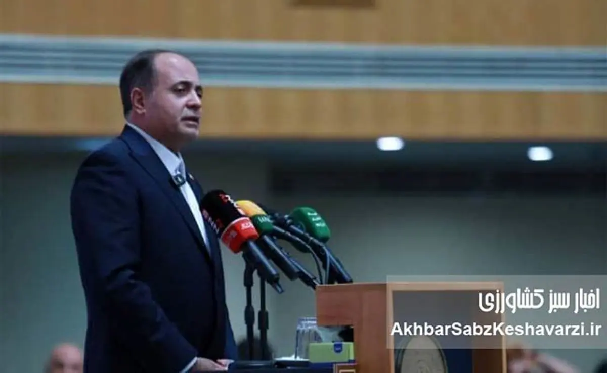 سالن اجلاس خالی از بزرگان؛ تقابل عملکرد وزیر کشاورزی با منویات رهبری علت غیبت مقامات